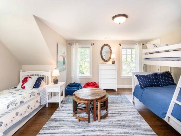 Cape Cod Home 994691