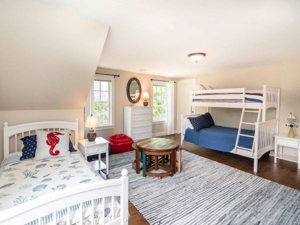 Cape Cod Home 994691