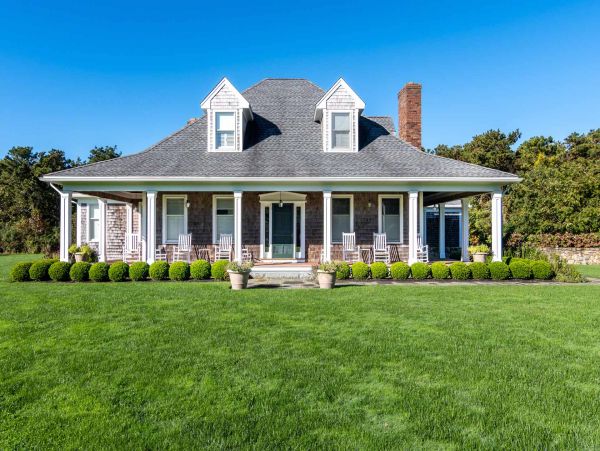 Cape Cod Home 994692