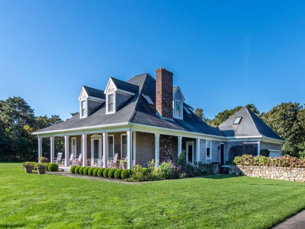 Cape Cod Home 994692