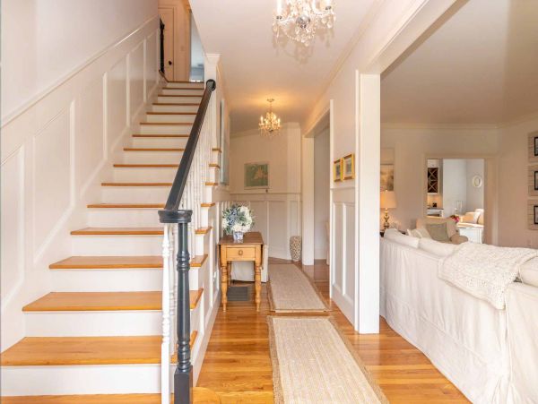 Cape Cod Home 994692