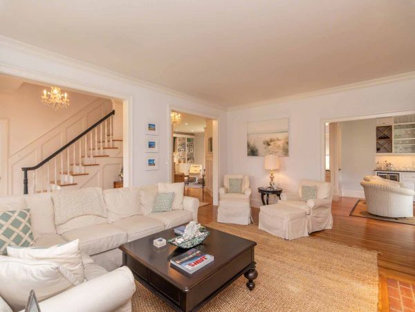 Cape Cod Home 994692