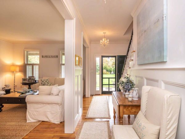 Cape Cod Home 994692