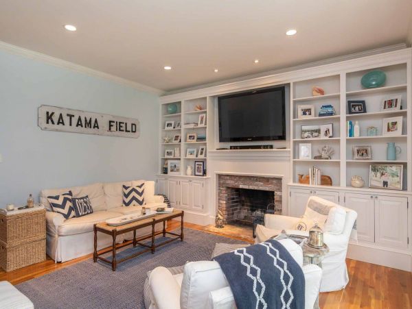 Cape Cod Home 994692