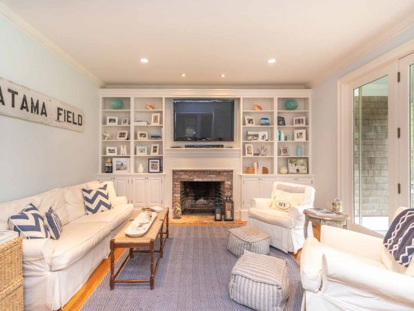 Cape Cod Home 994692
