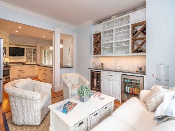 Cape Cod Home 994692