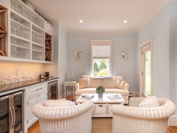 Cape Cod Home 994692