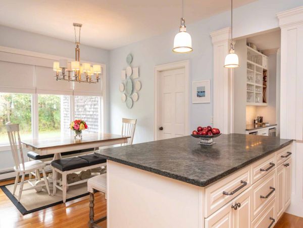 Cape Cod Home 994692