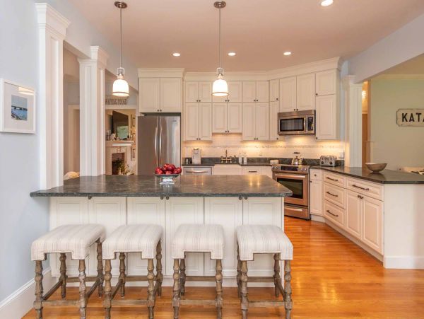 Cape Cod Home 994692