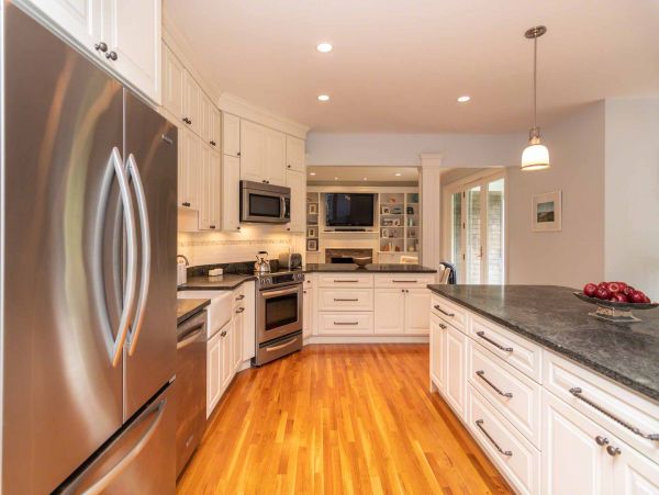 Cape Cod Home 994692
