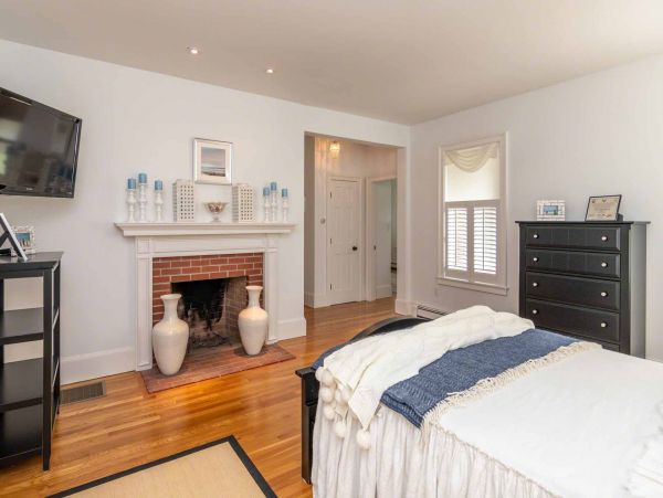 Cape Cod Home 994692