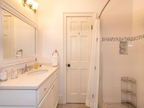 Cape Cod Home 994692