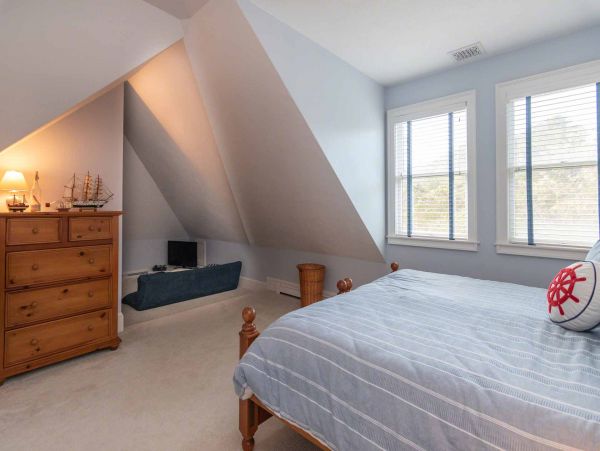 Cape Cod Home 994692