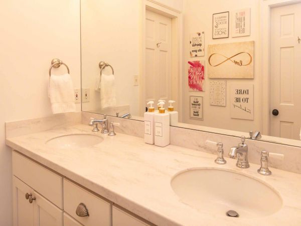 Cape Cod Home 994692