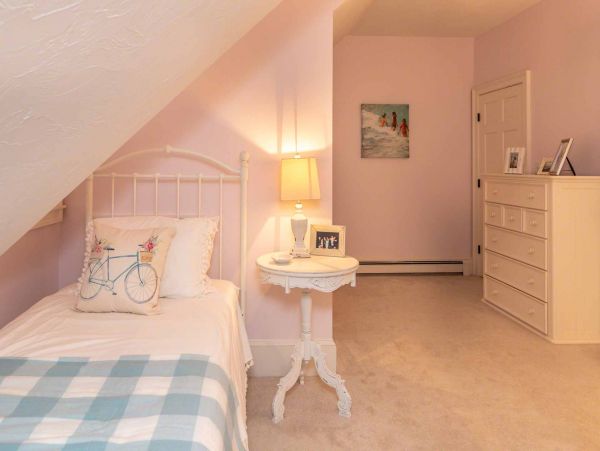 Cape Cod Home 994692