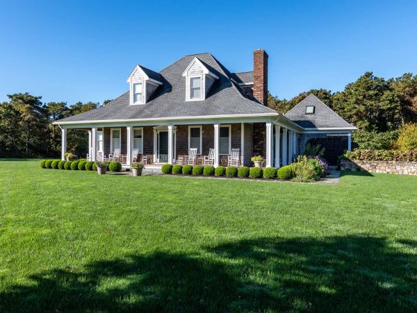 Cape Cod Home 994692