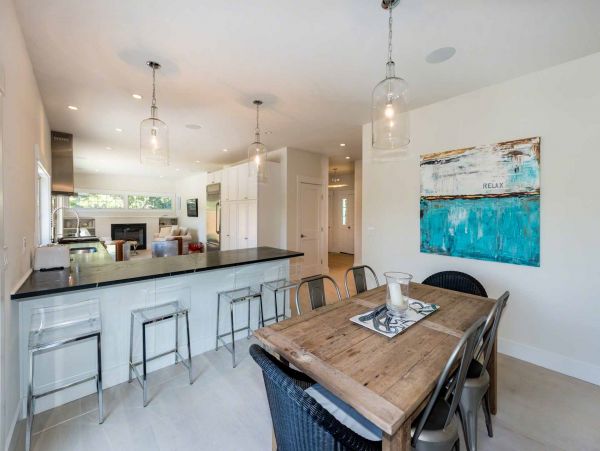 Cape Cod Home 994694