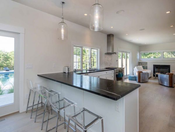 Cape Cod Home 994694