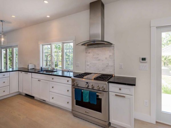 Cape Cod Home 994694