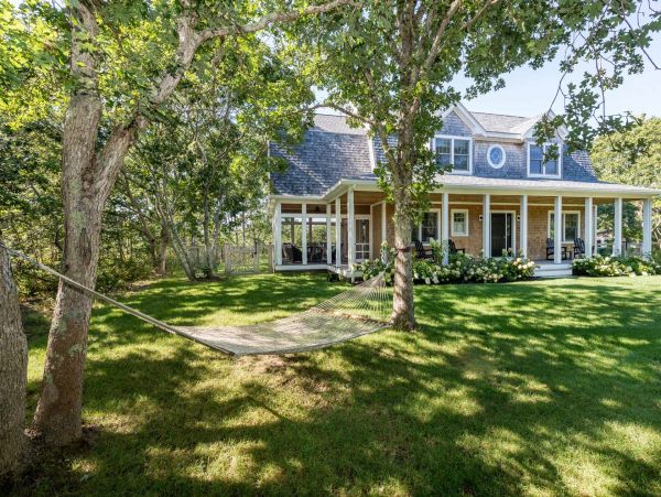 Cape Cod Home 994694