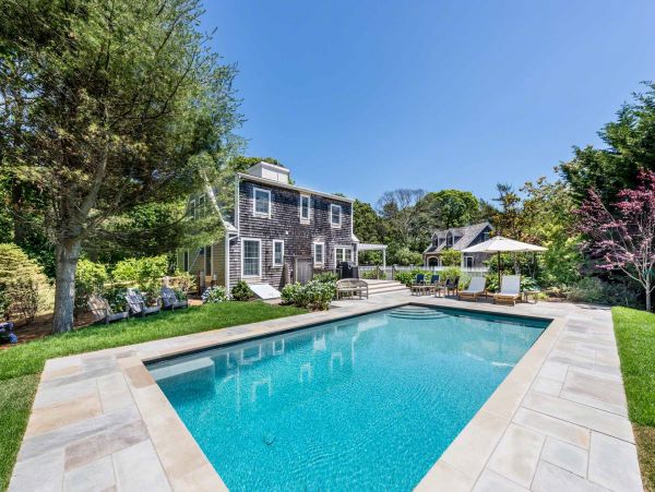 Cape Cod Home 994695