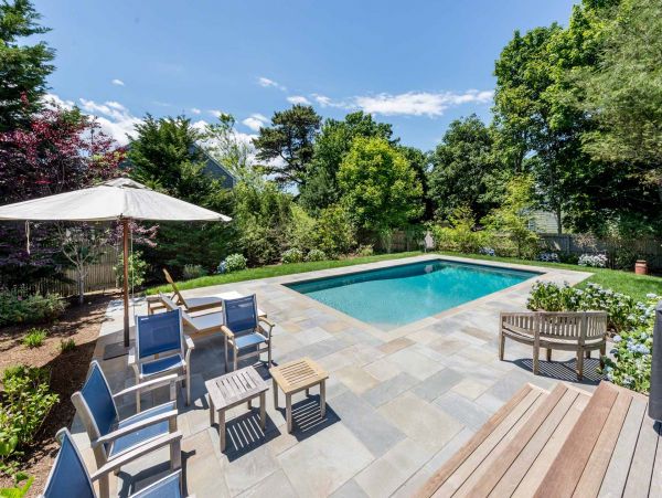 Cape Cod Home 994695