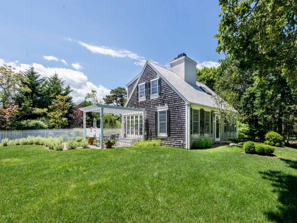 Cape Cod Home 994695
