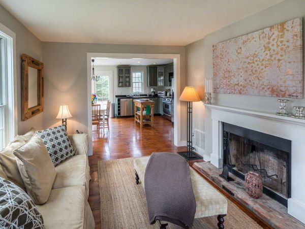 Cape Cod Home 994695