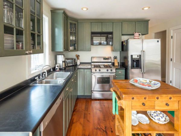 Cape Cod Home 994695