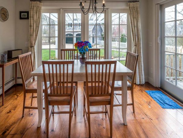 Cape Cod Home 994695
