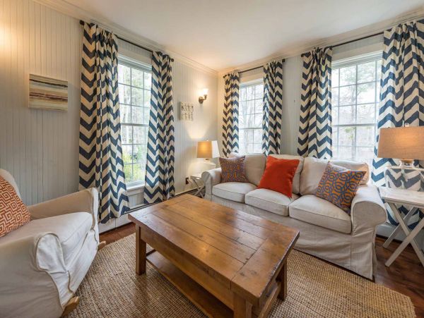 Cape Cod Home 994695