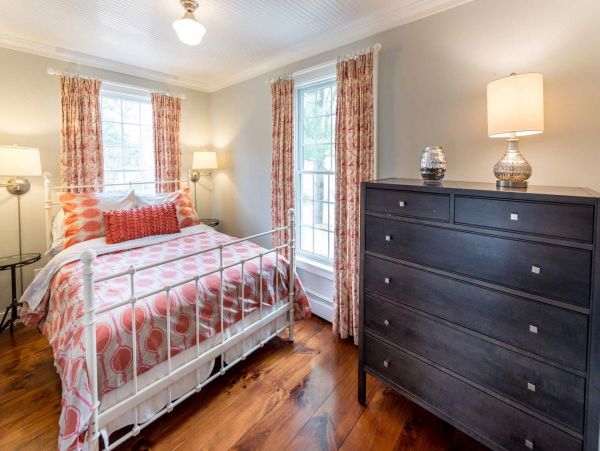 Cape Cod Home 994695