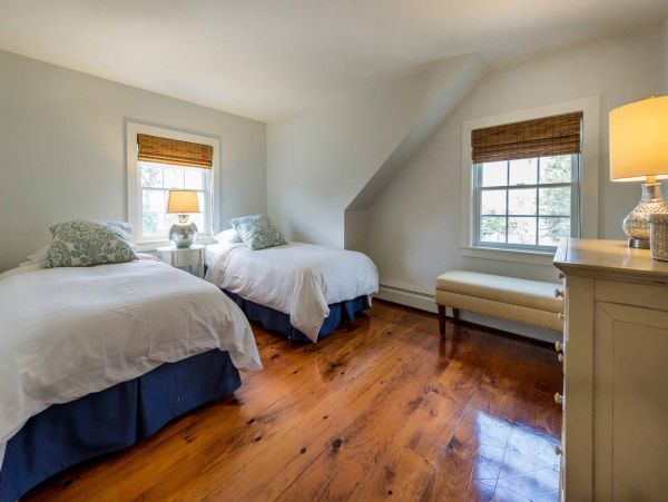 Cape Cod Home 994695