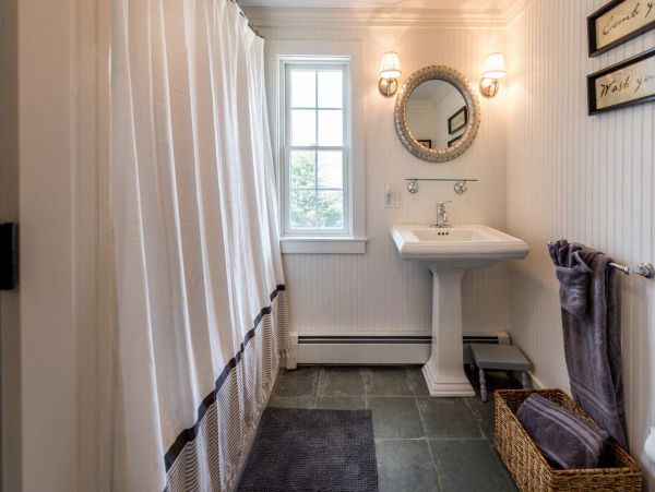Cape Cod Home 994695