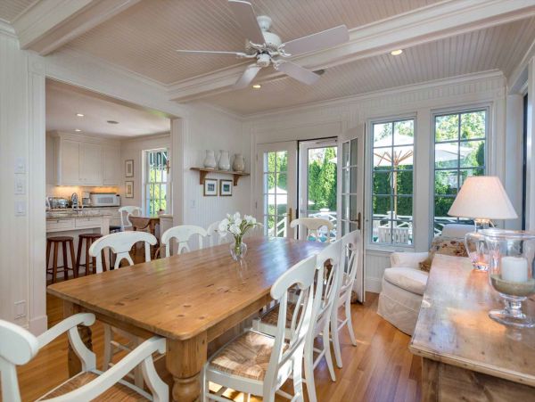 Cape Cod Home 994696