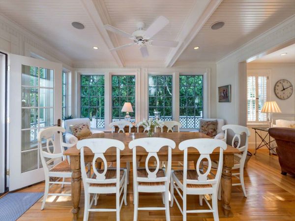 Cape Cod Home 994696