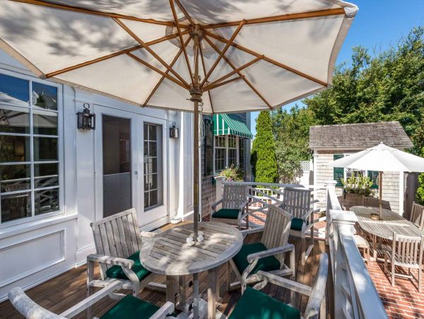 Cape Cod Home 994696