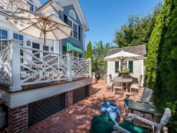 Cape Cod Home 994696