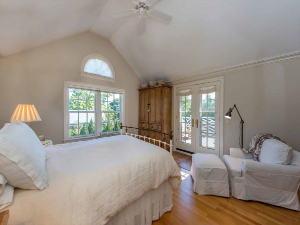Cape Cod Home 994696
