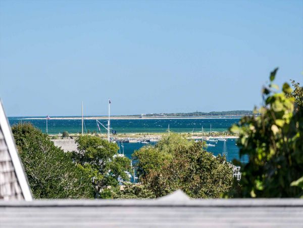 Cape Cod Home 994696