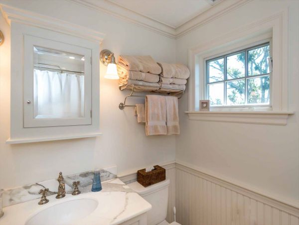 Cape Cod Home 994696