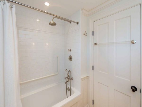 Cape Cod Home 994696
