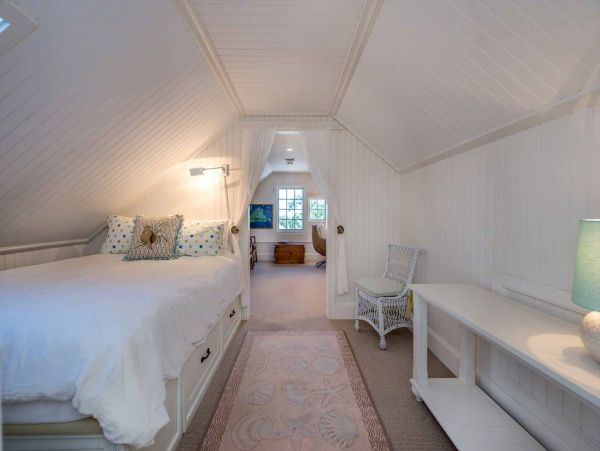 Cape Cod Home 994696