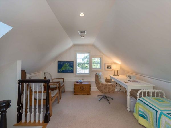 Cape Cod Home 994696