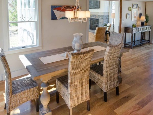 Cape Cod Home 994698