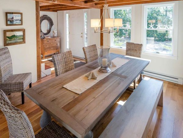 Cape Cod Home 994698