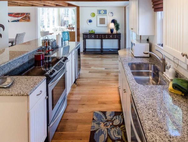 Cape Cod Home 994698