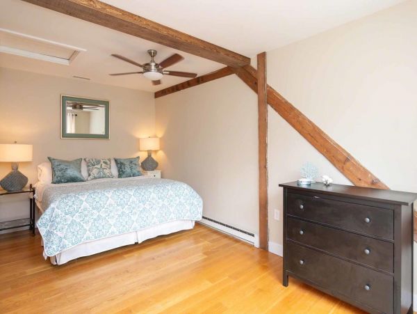 Cape Cod Home 994698