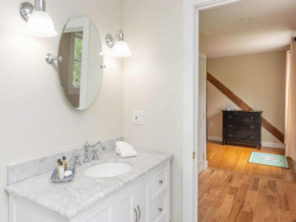 Cape Cod Home 994698
