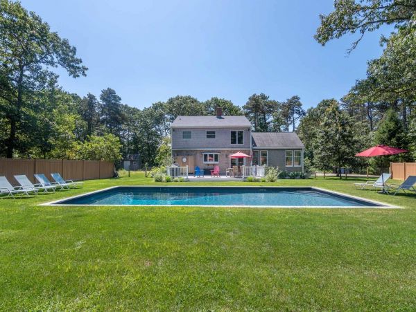 Cape Cod Home 994698